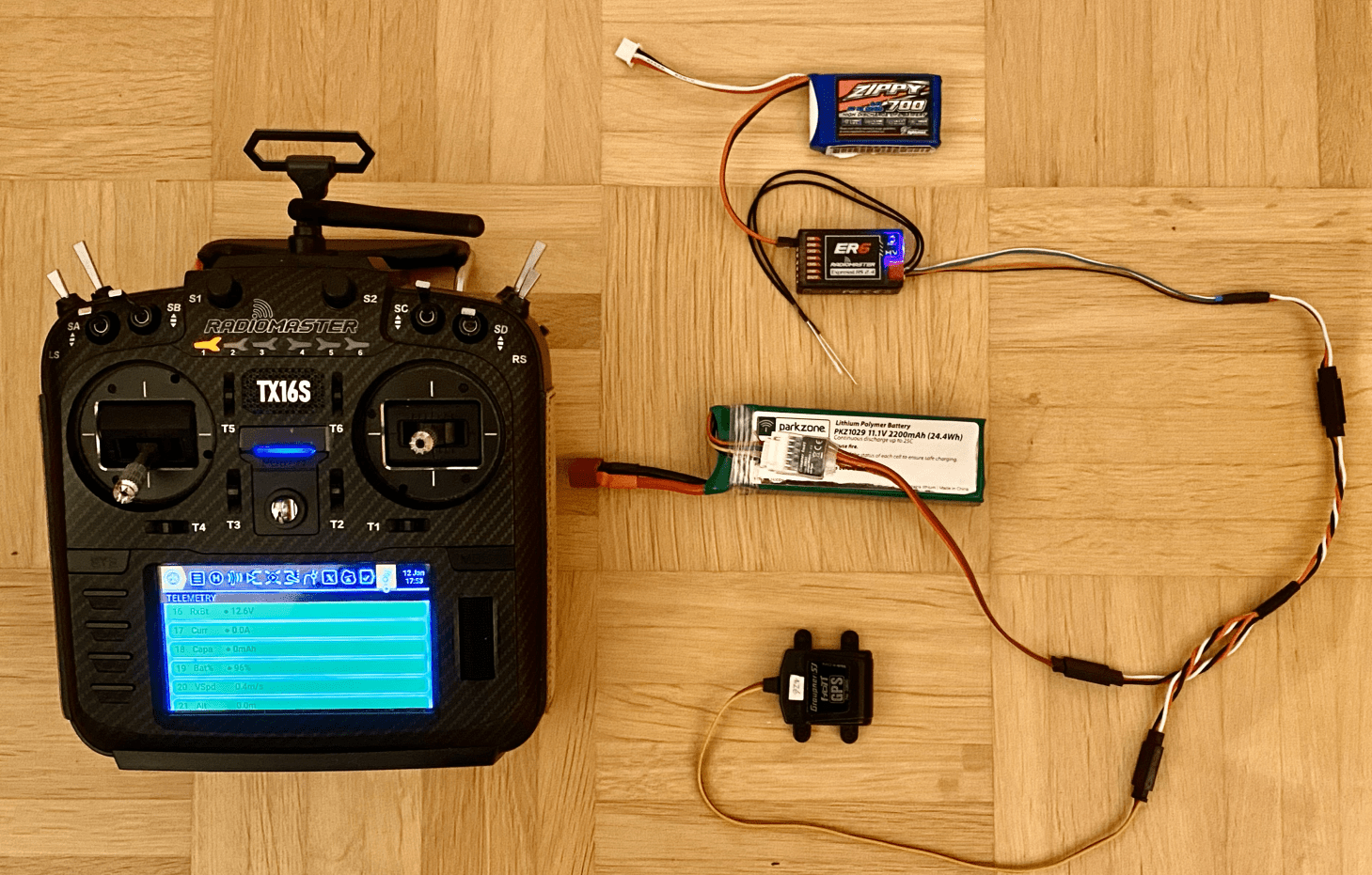 HoTT Telemetry example setup - GPS/Vario and Voltage Module connected to ER6